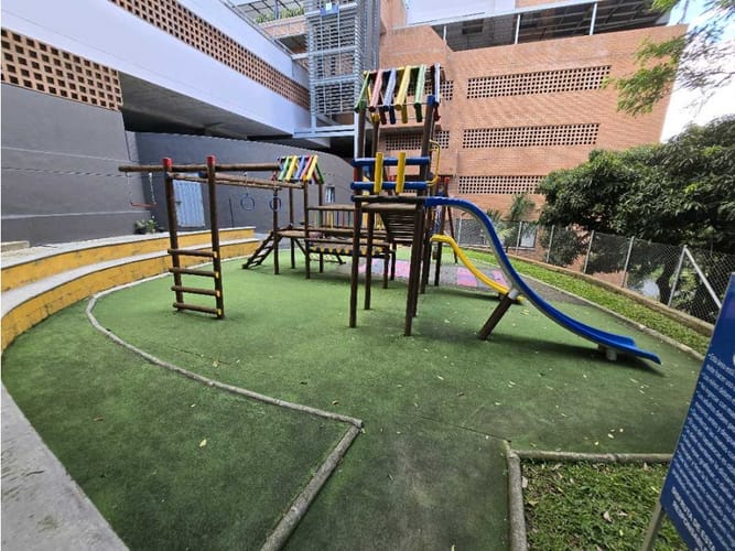 Apartamento de 3 alcobas en arriendo en Loma De Los Bernal, Medellín, 90 m² · foto 17 de 18