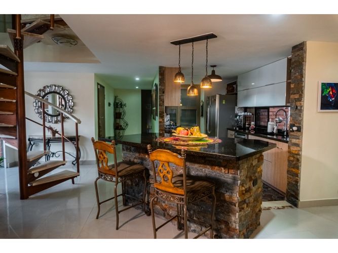 Apartamento de 3 alcobas en arriendo en Laureles, Medellín, 215 m² · foto 2 de 12