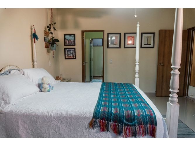 Apartamento de 3 alcobas en arriendo en Laureles, Medellín, 215 m² · foto 10 de 12