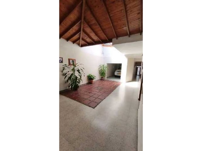 Casa de 6 alcobas en venta en Los Pinos, Medellín, 278 m² · foto 2 de 13