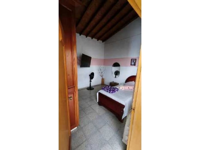Casa de 6 alcobas en venta en Los Pinos, Medellín, 278 m² · foto 5 de 13