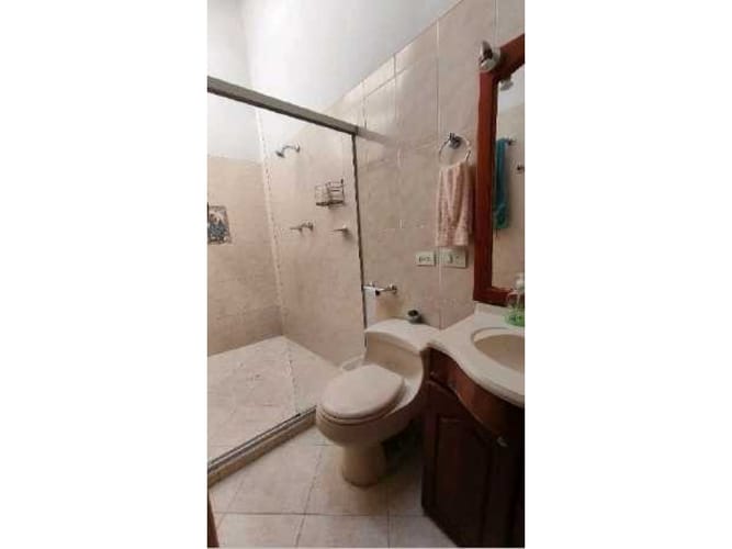 Casa de 6 alcobas en venta en Los Pinos, Medellín, 278 m² · foto 10 de 13