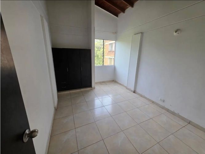 Apartamento de 3 alcobas en venta en Altamira, Medellín, 80 m² · foto 2 de 9