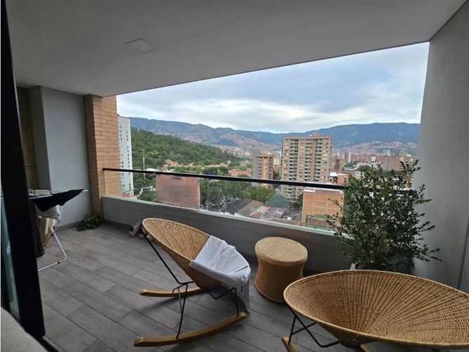 Apartamento de 3 alcobas en venta en Los Colores, Medellín, 94 m² · foto 2 de 13