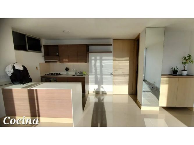 Apartamento de 2 alcobas en arriendo en Loma Del Indio, Medellín, 80 m² · foto 4 de 17