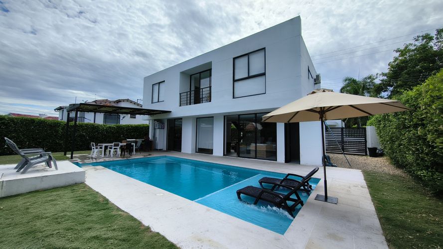 Casa de 4 alcobas en venta en Ricaurte, Ricaurte, 220 m² · foto 2 de 24