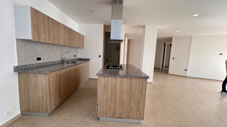 Apartamento de 3 alcobas en venta en Altos De Santa Helena, Ibagué, 166 m² · foto 4 de 13