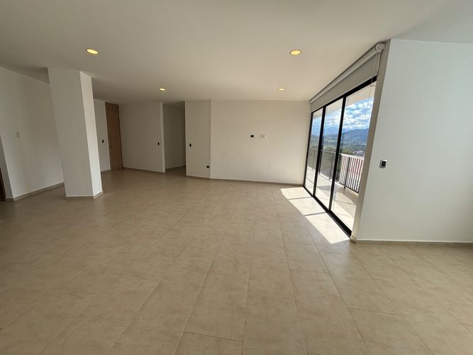 Apartamento de 3 alcobas en venta en Altos De Santa Helena, Ibagué, 166 m² · foto 2 de 13