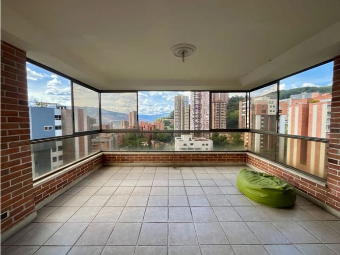 Apartamento en venta en El Poblado, Medellín · foto 2 de 24