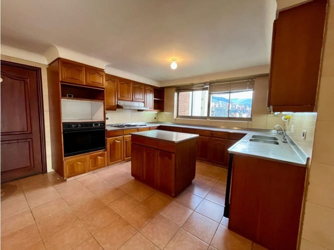 Apartamento en venta en El Poblado, Medellín · foto 5 de 24