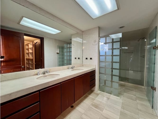 Apartamento en venta en El Poblado, Medellín · foto 21 de 24