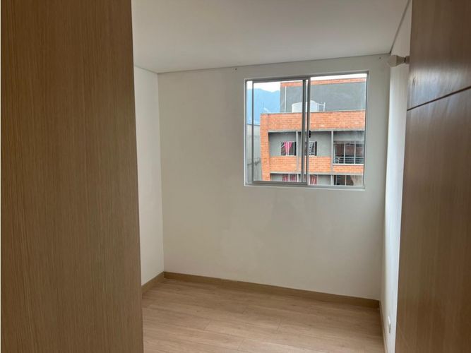 Apartamento de 3 alcobas en venta en Bello, 80 m² · foto 10 de 21