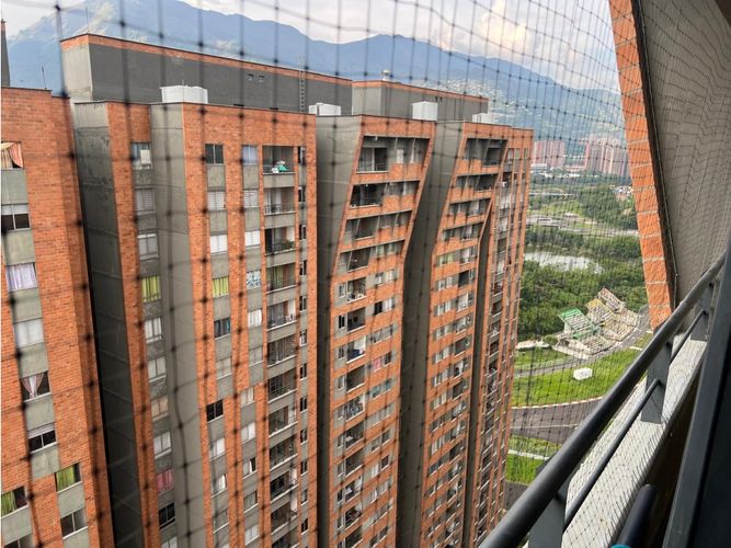 Apartamento de 3 alcobas en venta en Bello, 80 m² · foto 19 de 21
