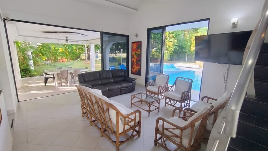 Casa de 8 alcobas en venta en Girardot, Girardot, 647 m² · foto 2 de 24