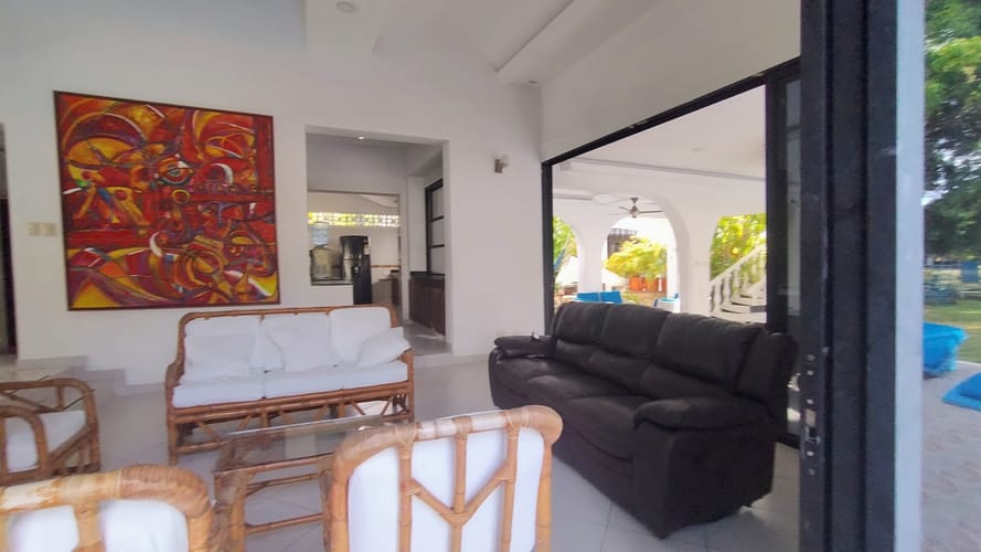 Casa de 8 alcobas en venta en Girardot, Girardot, 647 m² · foto 3 de 24