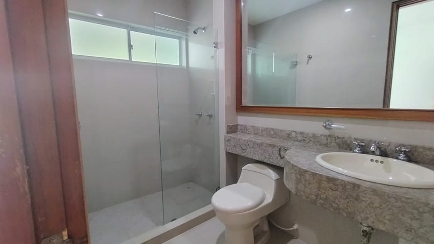 Casa de 5 alcobas en venta en Girardot, Girardot, 780 m² · foto 18 de 24