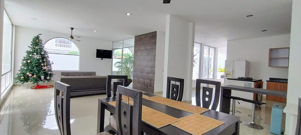 Casa de 4 alcobas en venta en Ricaurte, Ricaurte, 400 m² · foto 2 de 24
