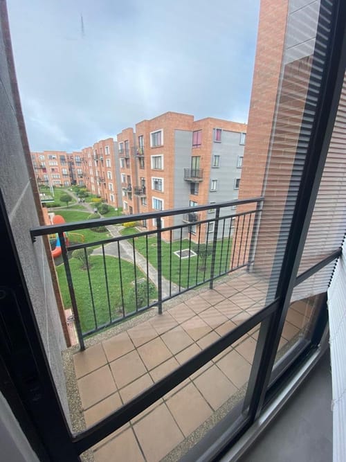 Apartamento de 3 alcobas en venta en Conjunto Residencial Pinares, Madrid, 51 m² · foto 2 de 13