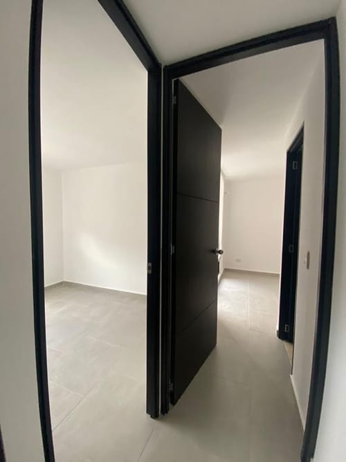 Apartamento de 3 alcobas en venta en Conjunto Residencial Pinares, Madrid, 51 m² · foto 3 de 13