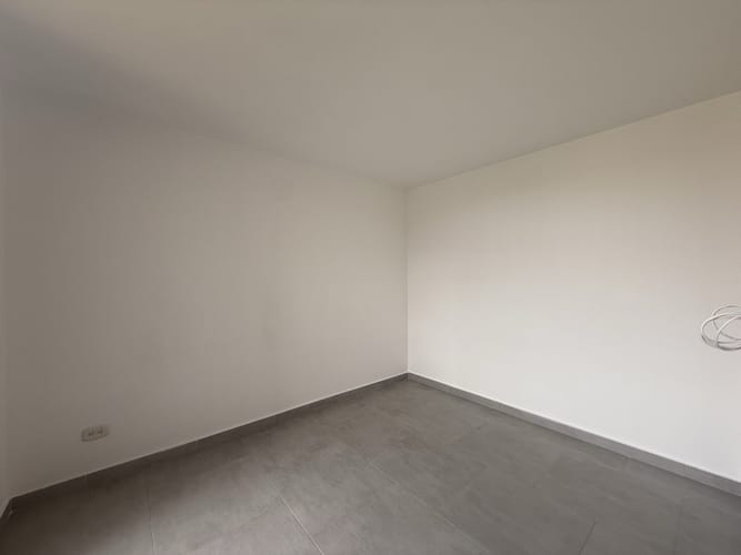 Apartamento de 3 alcobas en venta en Conjunto Residencial Pinares, Madrid, 51 m² · foto 6 de 13