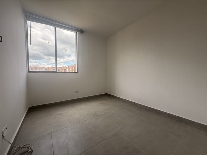 Apartamento de 3 alcobas en venta en Conjunto Residencial Pinares, Madrid, 51 m² · foto 7 de 13