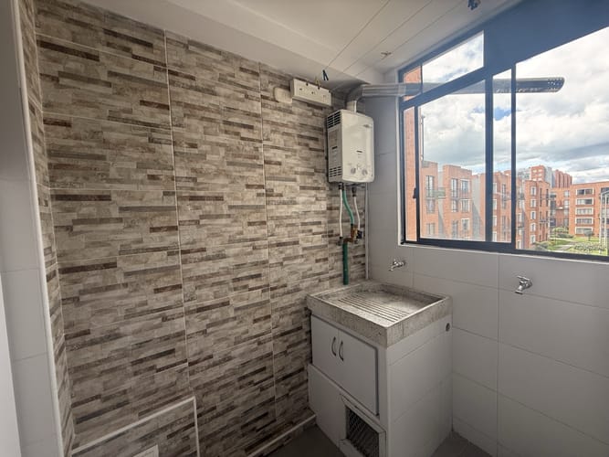 Apartamento de 3 alcobas en venta en Conjunto Residencial Pinares, Madrid, 51 m² · foto 11 de 13