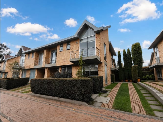 Casa de 3 alcobas en venta en Sector Los Caobos, Chía, 272 m² · foto 2 de 24