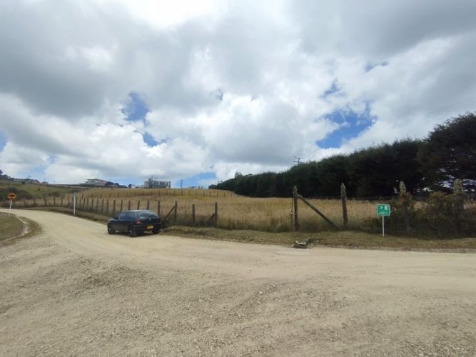 Lote en venta en Aposentos Parte Alta, Sopó, 2392 m² · foto 3 de 18