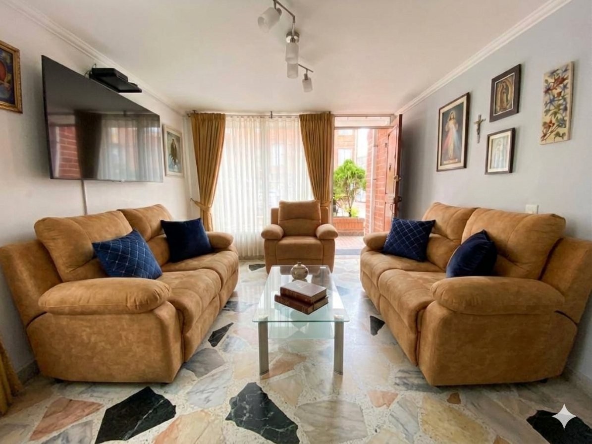 Casa en venta en Portales Del Norte, Bogotá · foto 3 de 24