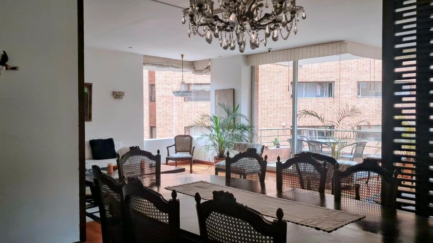 Apartamento de 3 alcobas en venta en El Virrey, Bogotá, 227 m² · foto 8 de 21