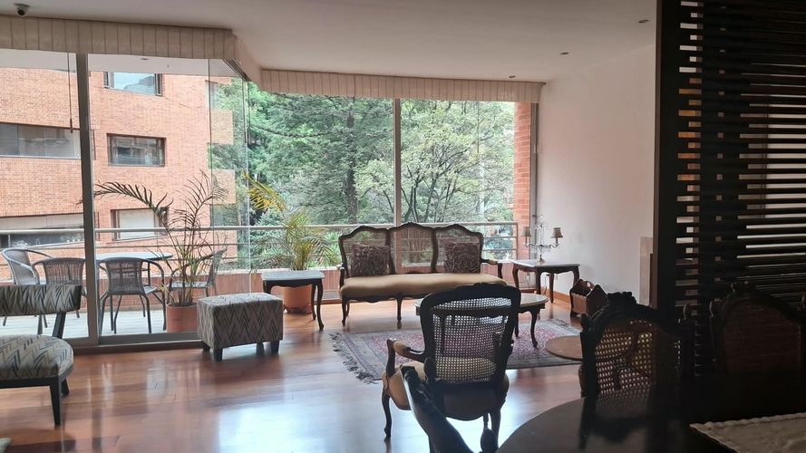 Apartamento de 3 alcobas en venta en El Virrey, Bogotá, 227 m² · foto 4 de 21