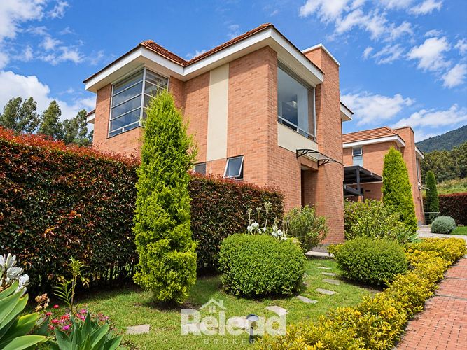 Casa de 3 alcobas en venta en Chuntame, Cajicá, 208 m² · foto 2 de 24