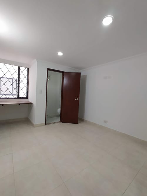 Apartamento de 3 alcobas en venta en Santa Barbara, Bogotá, 135 m² · foto 11 de 24
