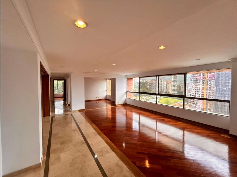 Apartamento en arriendo en El Poblado, Medellín · foto 2 de 16