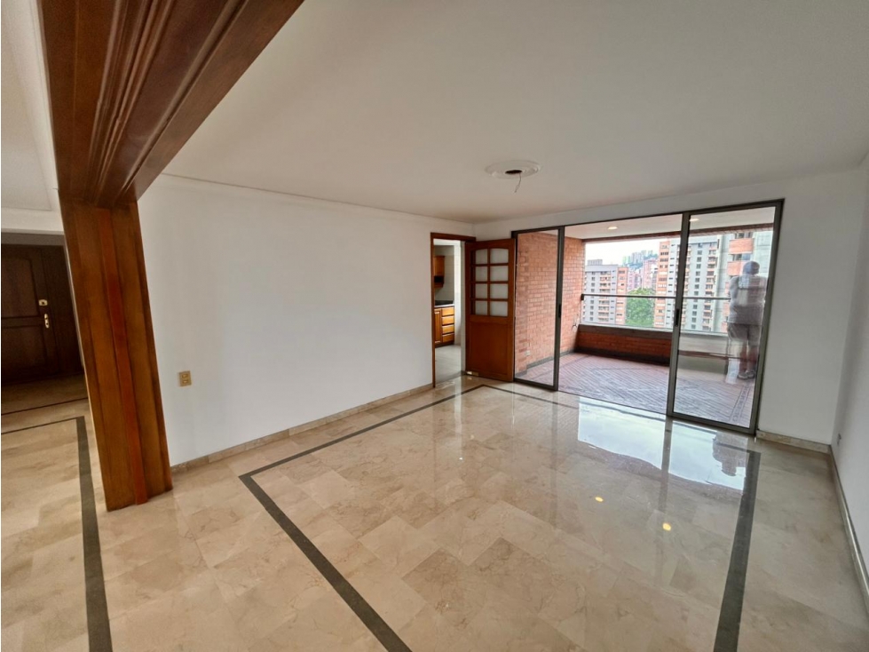Apartamento en arriendo en El Poblado, Medellín · foto 3 de 16