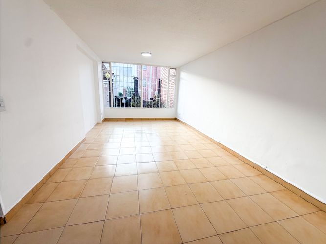 Casa de 6 alcobas en venta en Barrios Unidos, Bogotá, 250 m² · foto 3 de 21