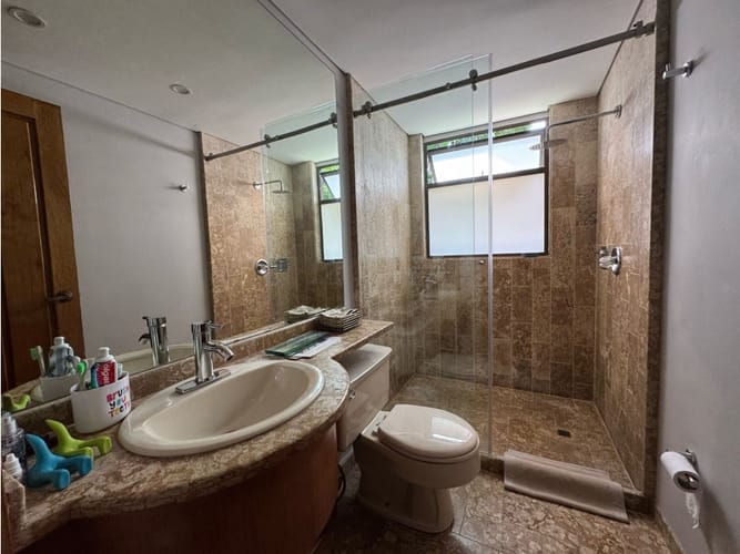 Apartamento de 4 alcobas en venta en El Poblado, Medellín, 249 m² · foto 19 de 24