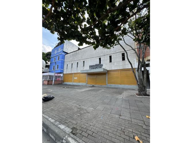 Bodega en venta en El Piloto, Cali, 2300 m² · foto 10 de 11