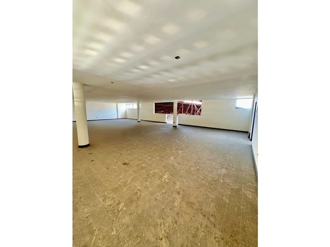 Bodega en arriendo en El Piloto, Cali, 2300 m² · foto 6 de 11