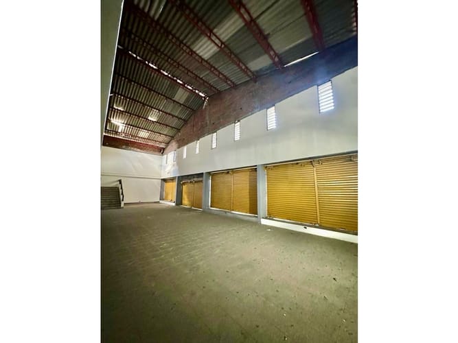Bodega en arriendo en El Piloto, Cali, 2300 m² · foto 7 de 11