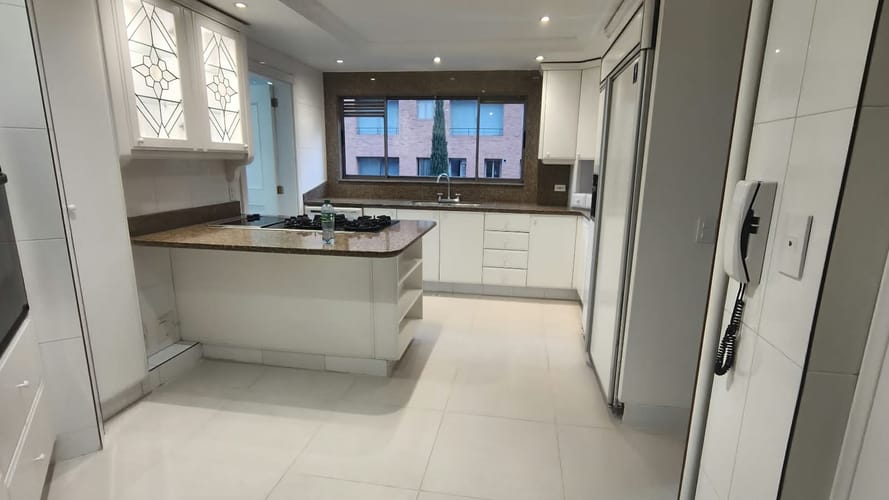 Apartamento de 3 alcobas en venta en Chico Norte, Bogotá, 220 m² · foto 3 de 24