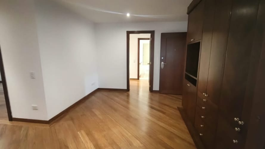 Apartamento de 3 alcobas en venta en Chico Norte, Bogotá, 220 m² · foto 7 de 24