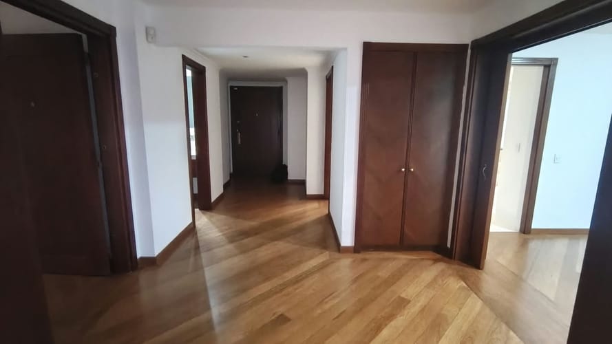 Apartamento de 3 alcobas en venta en Chico Norte, Bogotá, 220 m² · foto 9 de 24