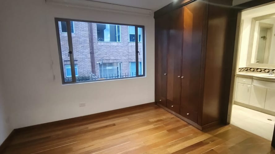 Apartamento de 3 alcobas en venta en Chico Norte, Bogotá, 220 m² · foto 10 de 24