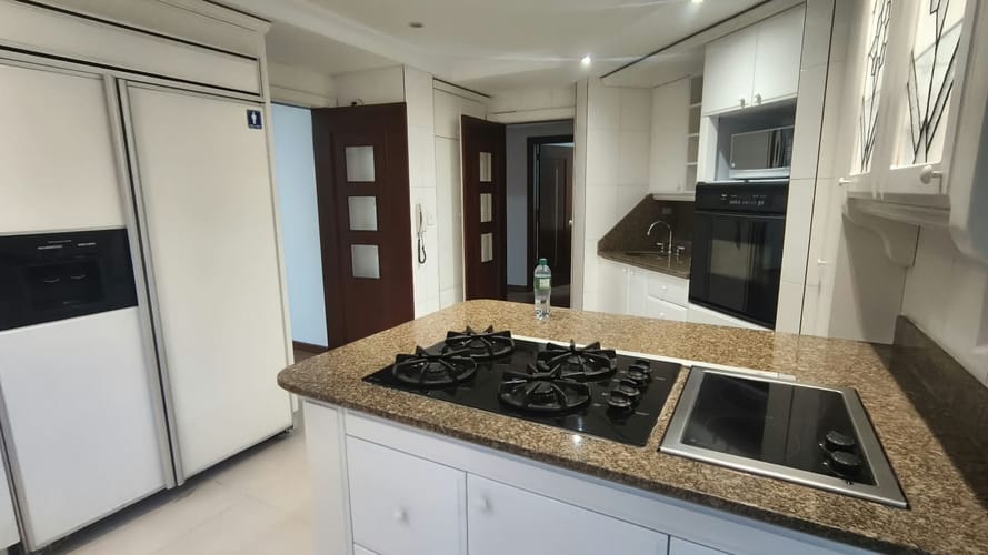 Apartamento de 3 alcobas en venta en Chico Norte, Bogotá, 220 m² · foto 13 de 24
