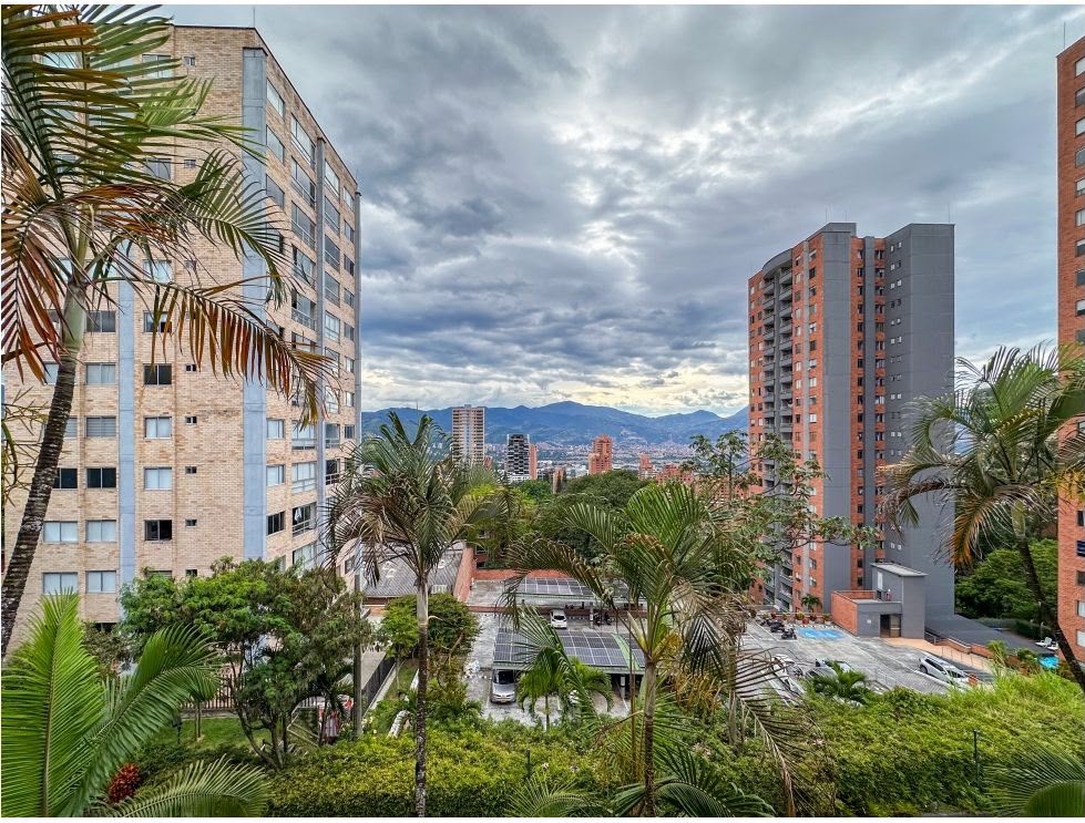 Apartamento en venta en El Poblado, Medellín · foto 3 de 19