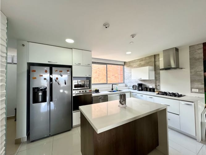 Apartamento de 3 alcobas en venta en Loma De Las Brujas, Envigado, 147 m² · foto 6 de 24