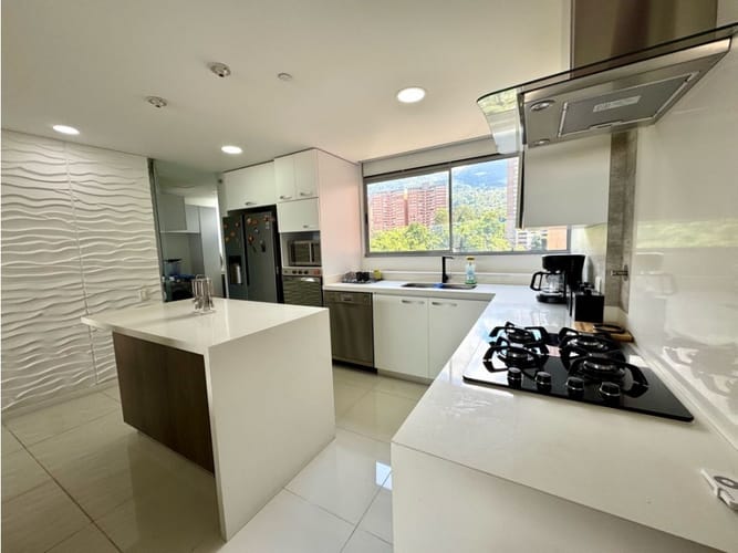 Apartamento de 3 alcobas en venta en Loma De Las Brujas, Envigado, 147 m² · foto 7 de 24