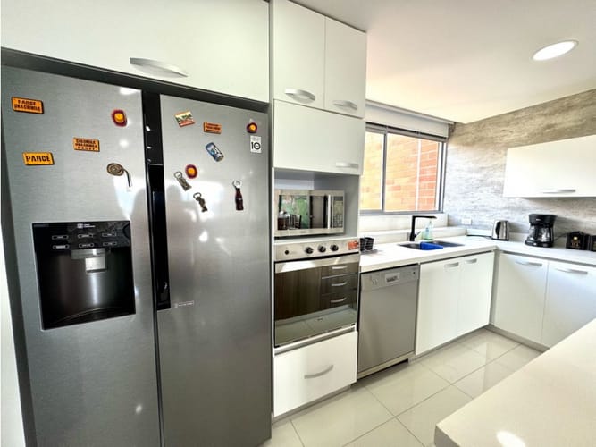 Apartamento de 3 alcobas en venta en Loma De Las Brujas, Envigado, 147 m² · foto 8 de 24