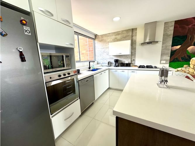 Apartamento de 3 alcobas en venta en Loma De Las Brujas, Envigado, 147 m² · foto 9 de 24